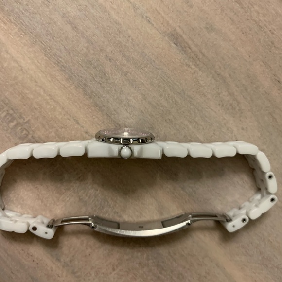 Collectors Edition: CHANEL J12 XS Watch Pink - Picture 6 of 8